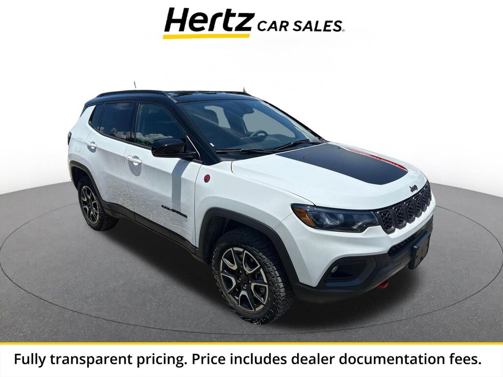 2025 Jeep Compass Trailhawk — photo 1 of 13