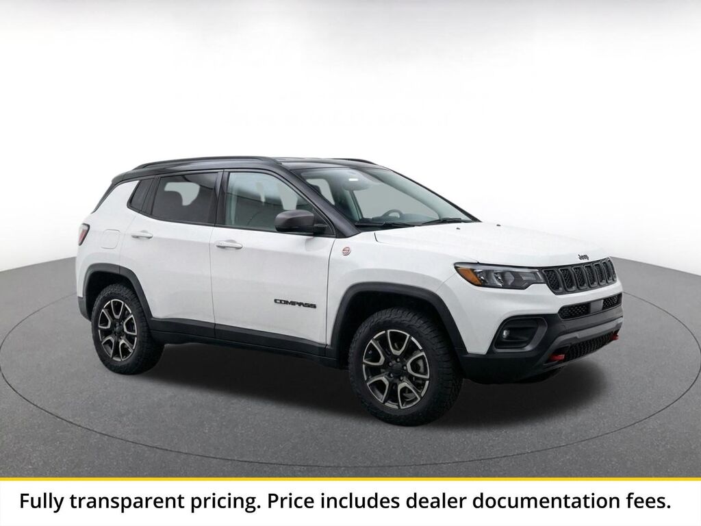 2025 Jeep Compass Trailhawk — photo 1 of 10