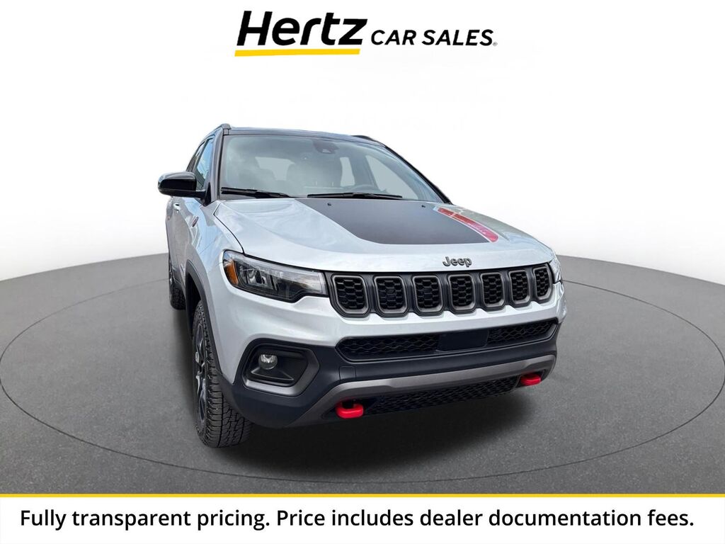 2025 Jeep Compass Trailhawk — photo 1 of 13