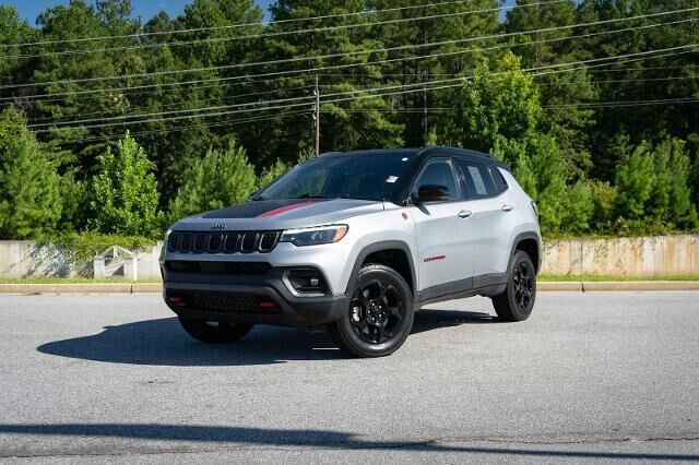 2023 Jeep Compass Trailhawk — photo 1 of 26
