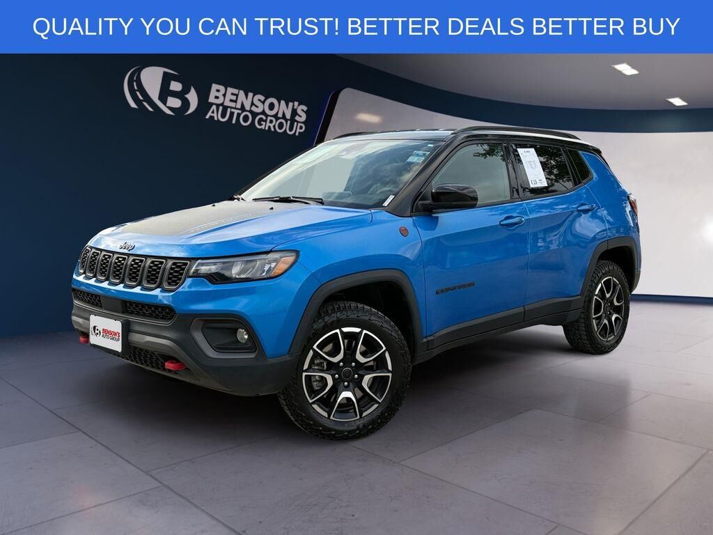 2025 Jeep Compass Trailhawk — photo 1 of 13