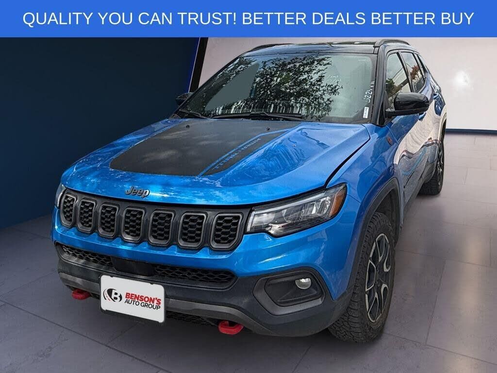 2025 Jeep Compass Trailhawk — photo 1 of 14