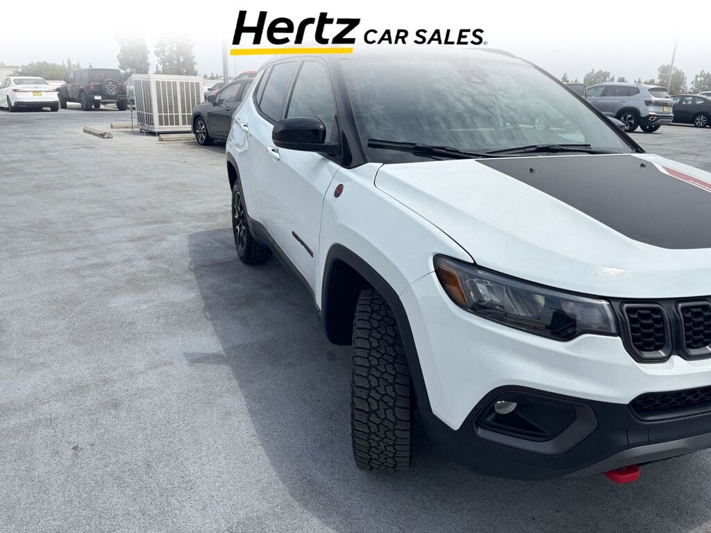 2025 Jeep Compass Trailhawk — photo 1 of 13