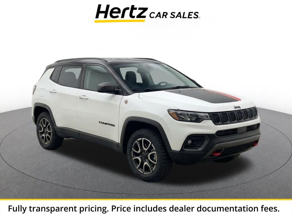 2025 Jeep Compass Trailhawk — photo 1 of 33