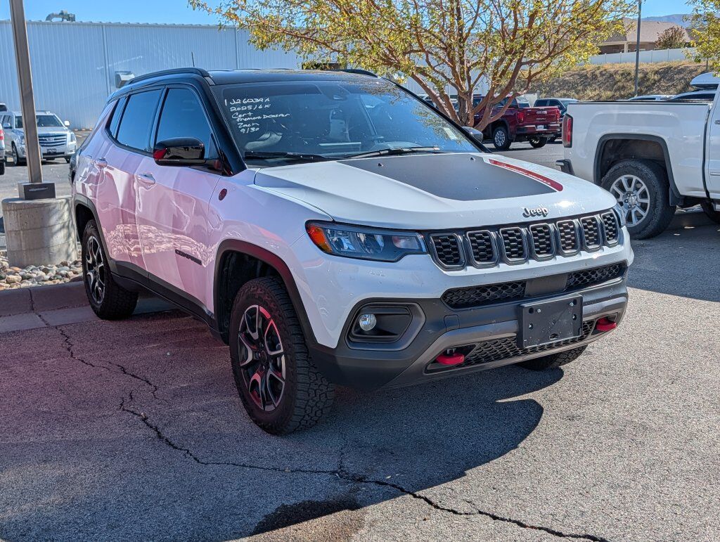 2025 Jeep Compass Trailhawk — photo 1 of 3