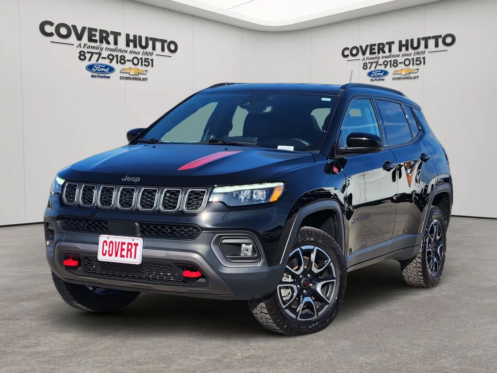 2025 Jeep Compass Trailhawk — photo 1 of 13