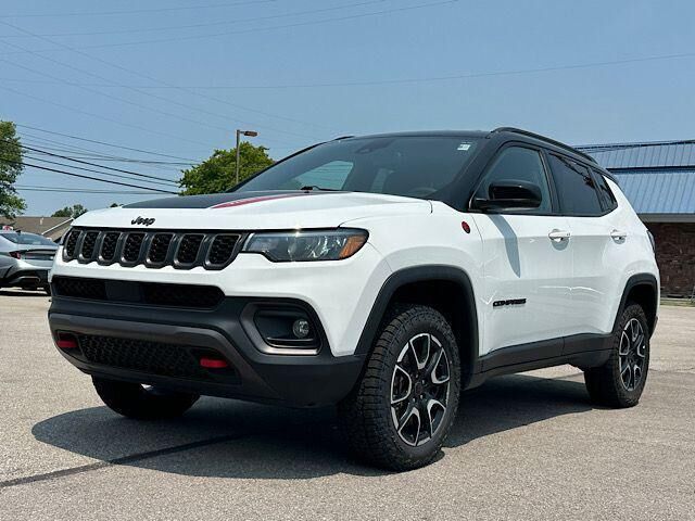 2025 Jeep Compass Trailhawk — photo 1 of 26