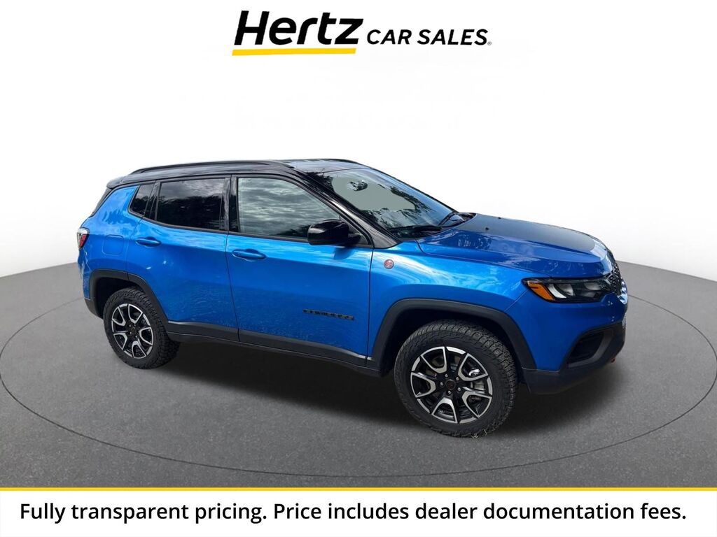 2025 Jeep Compass Trailhawk — photo 1 of 26
