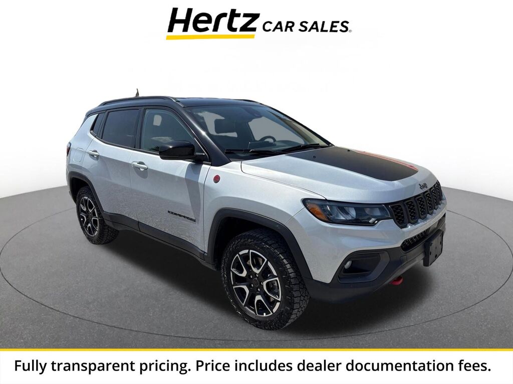2025 Jeep Compass Trailhawk — photo 1 of 13