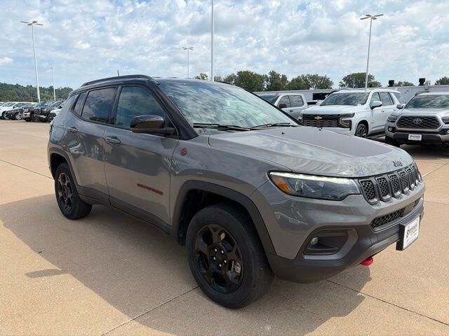 2023 Jeep Compass Trailhawk — photo 1 of 13