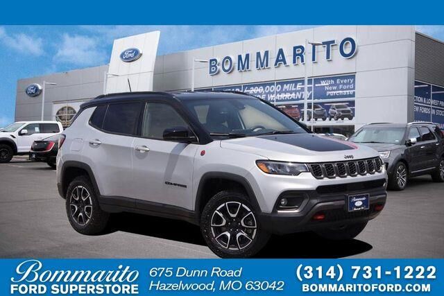 2024 Jeep Compass Trailhawk — photo 1 of 13