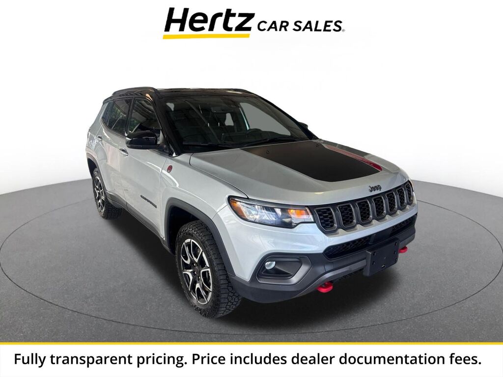 2025 Jeep Compass Trailhawk — photo 1 of 13