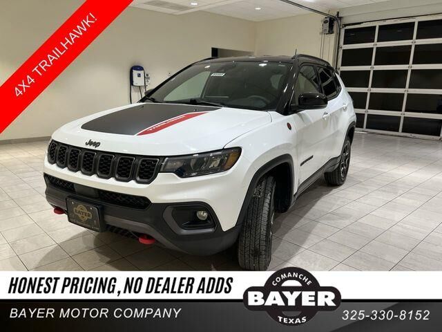 2025 Jeep Compass Trailhawk — photo 1 of 23