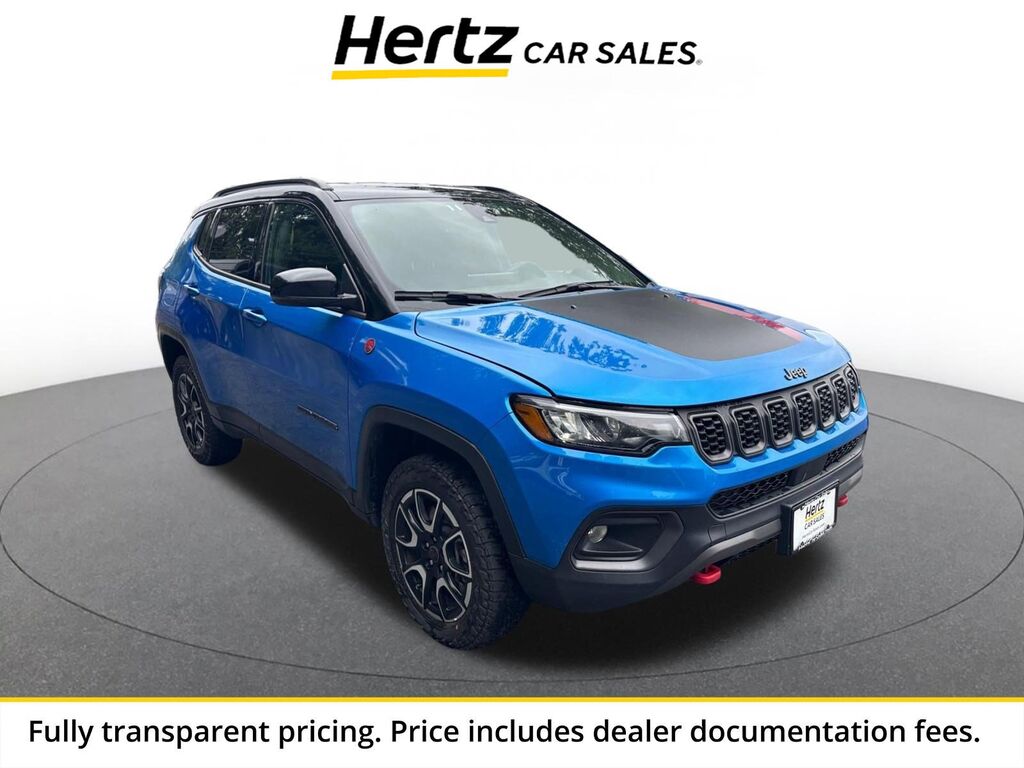 2025 Jeep Compass Trailhawk — photo 1 of 13