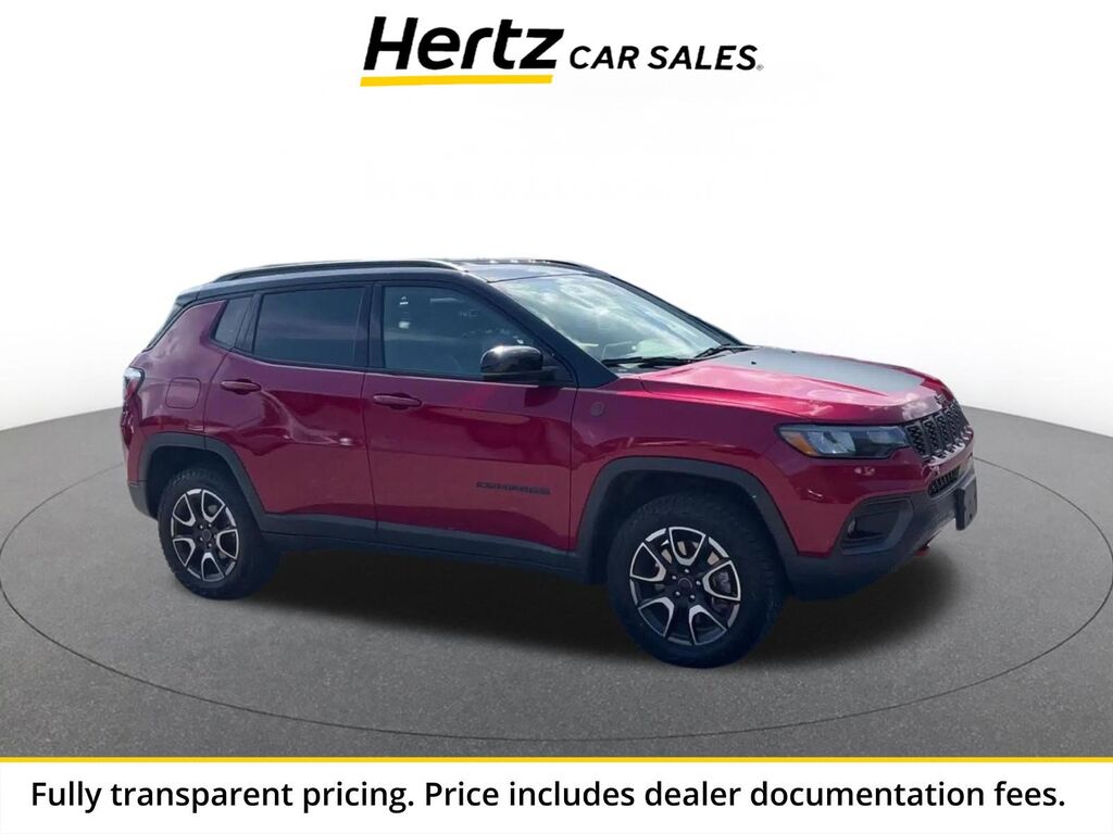 2025 Jeep Compass Trailhawk — photo 1 of 13
