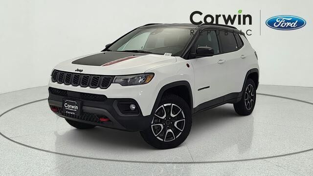 2025 Jeep Compass Trailhawk — photo 1 of 13