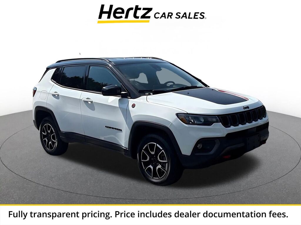 2025 Jeep Compass Trailhawk — photo 1 of 13