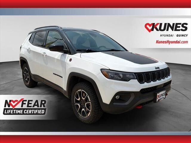 2025 Jeep Compass Trailhawk — photo 1 of 31