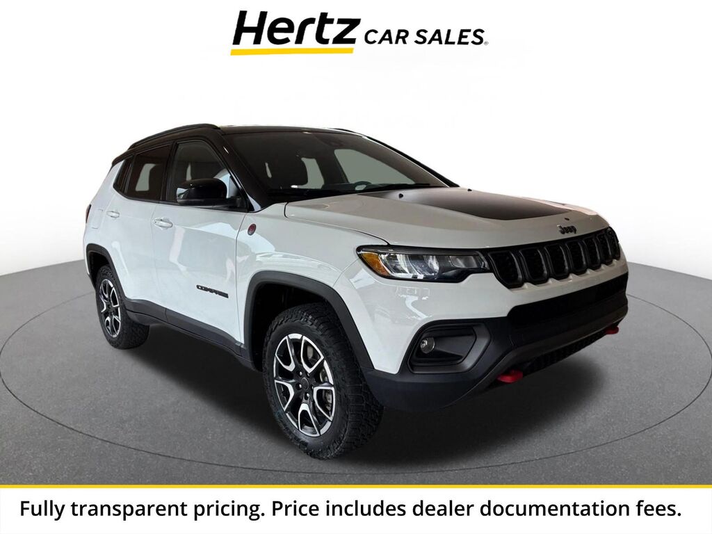 2025 Jeep Compass Trailhawk — photo 1 of 13