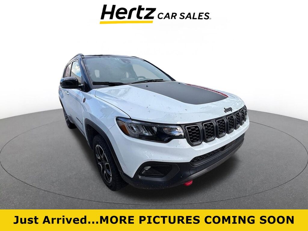 2025 Jeep Compass Trailhawk — photo 1 of 2