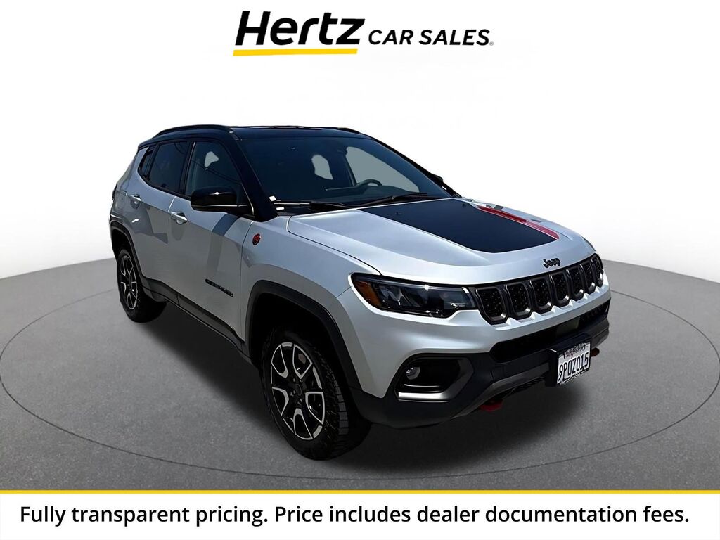 2025 Jeep Compass Trailhawk — photo 1 of 13