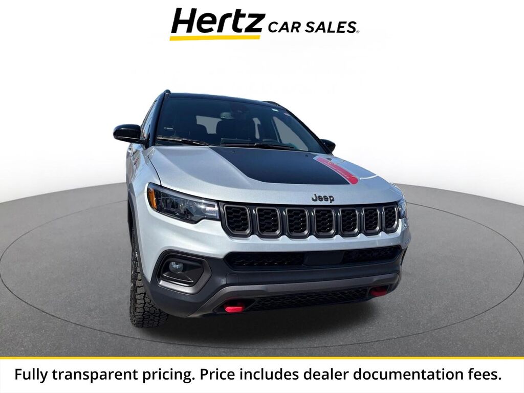 2025 Jeep Compass Trailhawk — photo 1 of 13