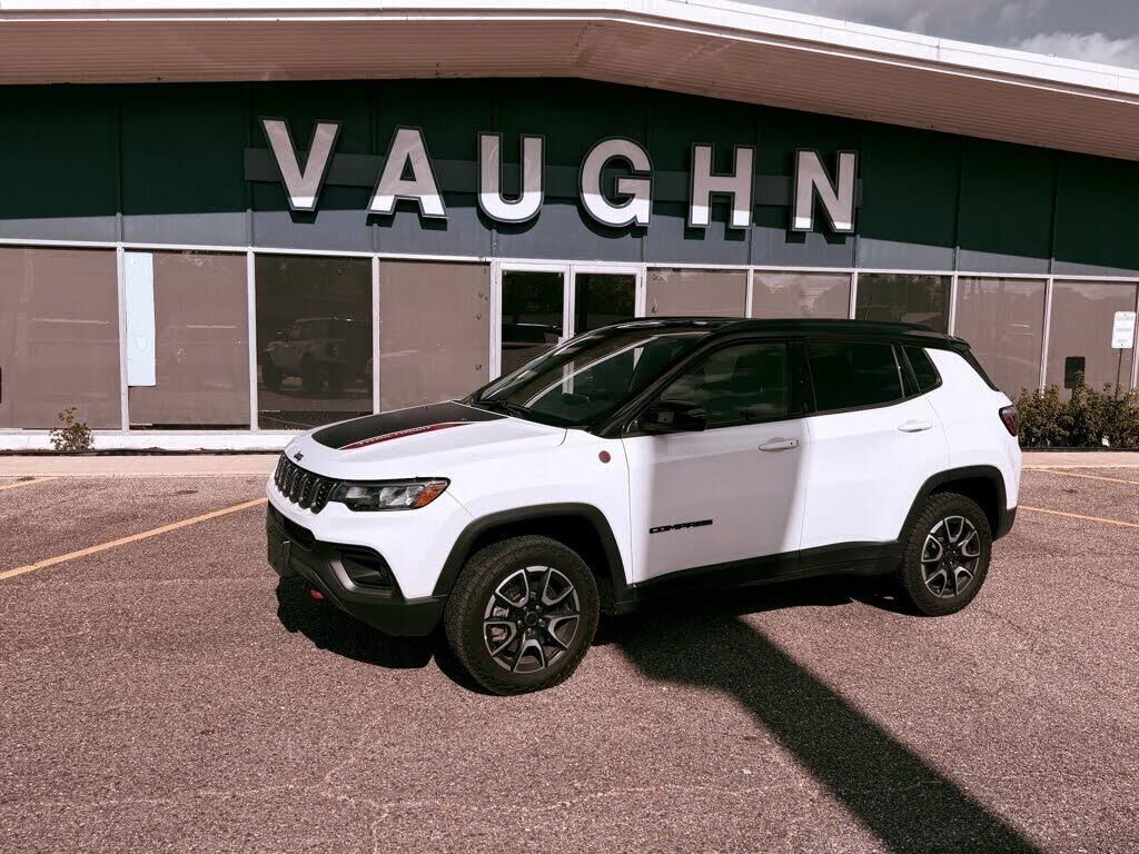 2025 Jeep Compass Trailhawk — photo 1 of 2