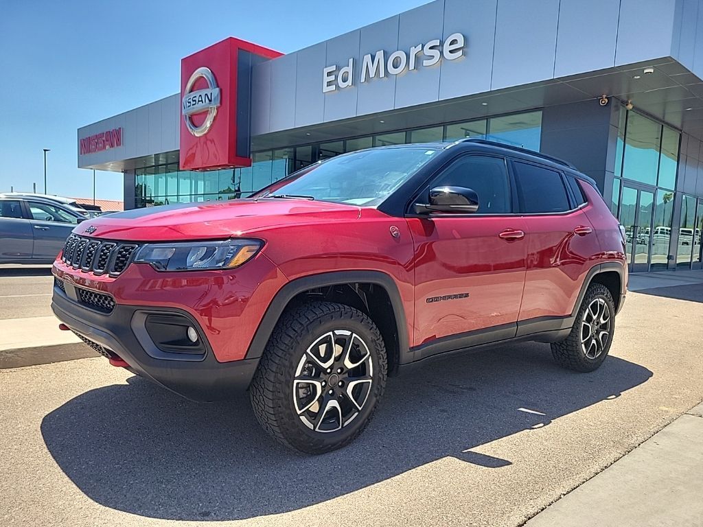 2025 Jeep Compass Trailhawk — photo 1 of 13
