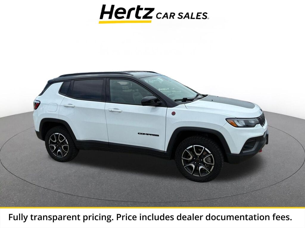 2025 Jeep Compass Trailhawk — photo 1 of 13