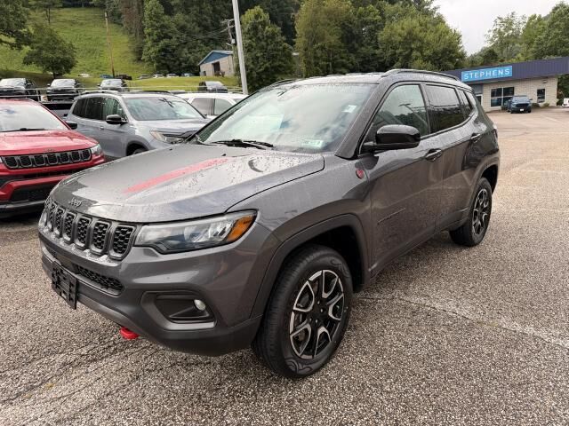 2024 Jeep Compass Trailhawk — photo 1 of 26