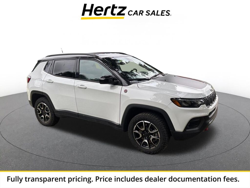 2025 Jeep Compass Trailhawk — photo 1 of 13