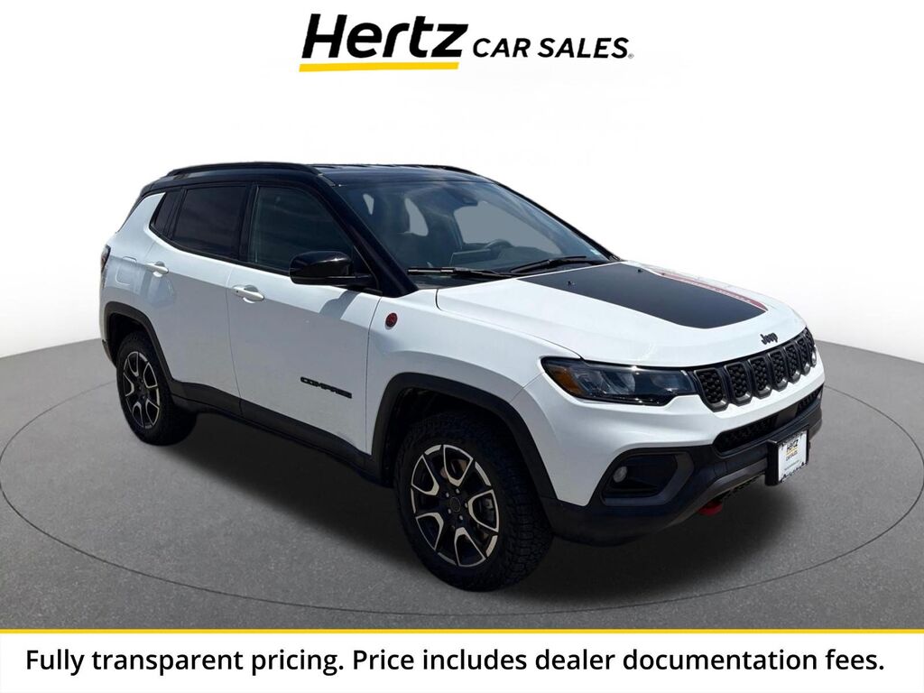 2025 Jeep Compass Trailhawk — photo 1 of 13