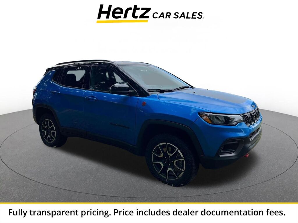 2025 Jeep Compass Trailhawk — photo 1 of 11