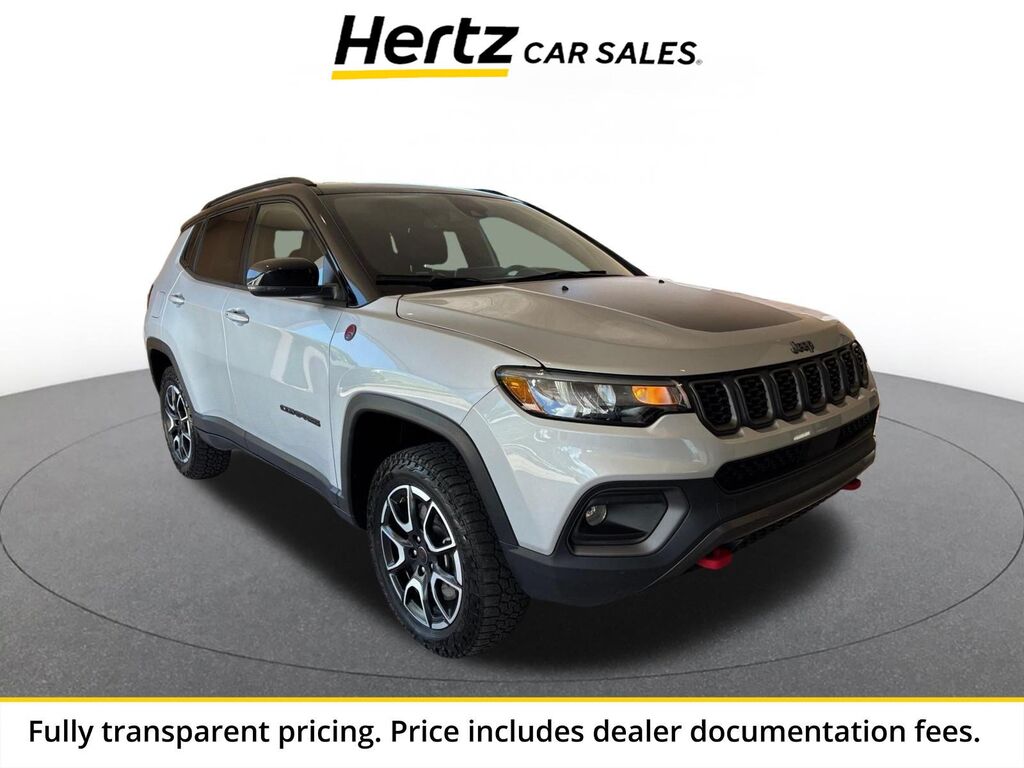 2025 Jeep Compass Trailhawk — photo 1 of 13