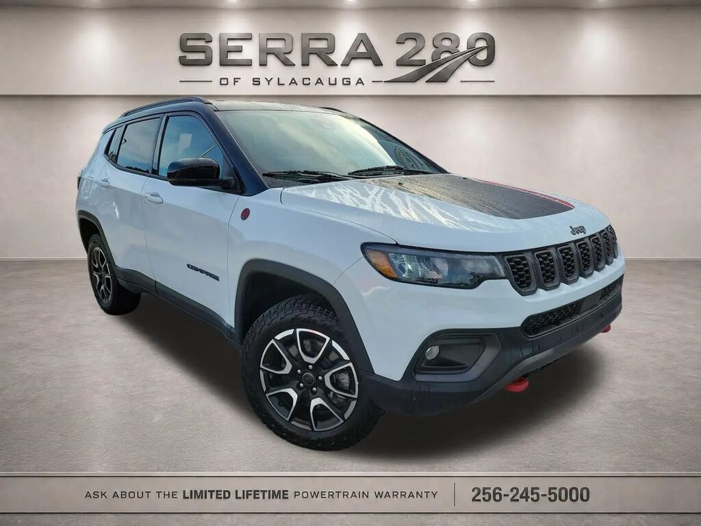 2025 Jeep Compass Trailhawk — photo 1 of 13