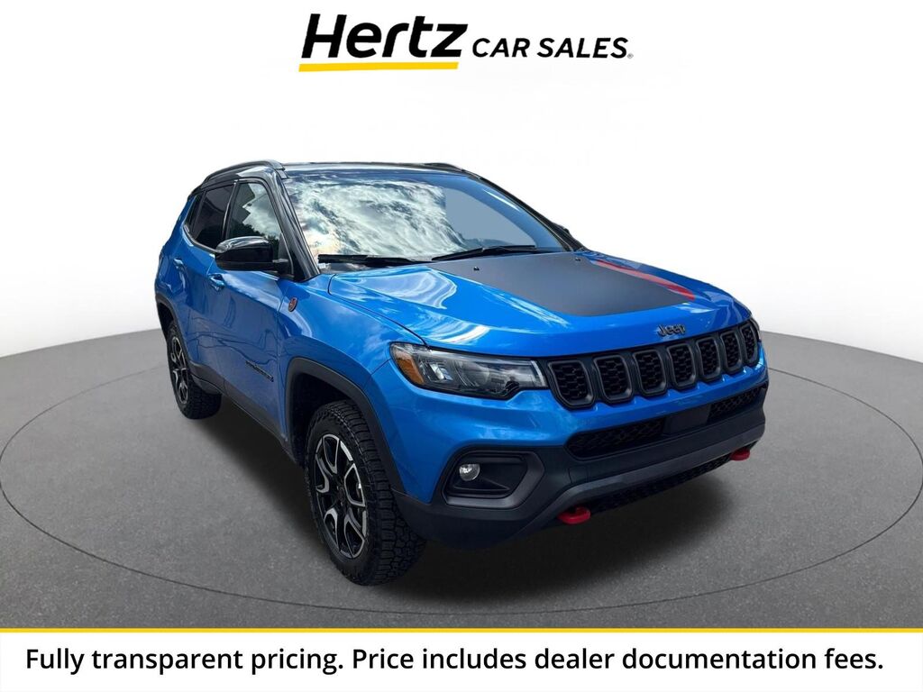 2025 Jeep Compass Trailhawk — photo 1 of 13