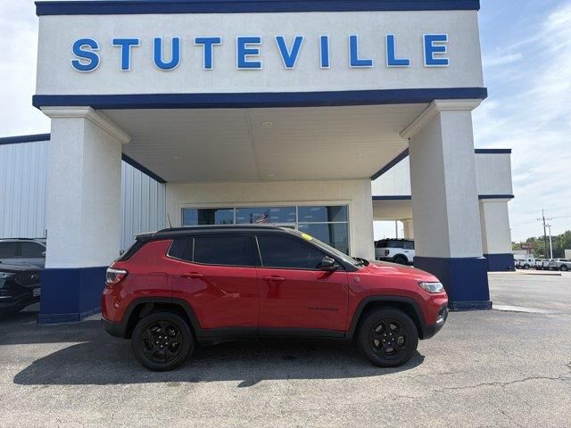 2023 Jeep Compass Trailhawk — photo 1 of 27