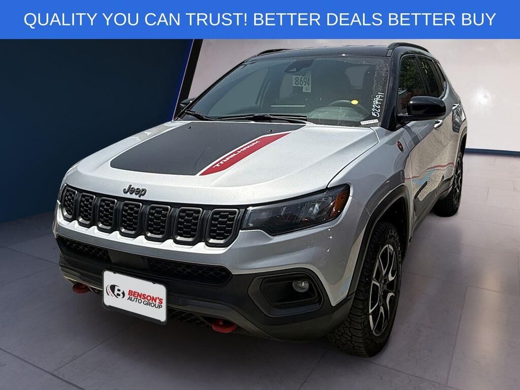 2025 Jeep Compass Trailhawk — photo 1 of 13