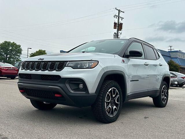 2025 Jeep Compass Trailhawk — photo 1 of 26