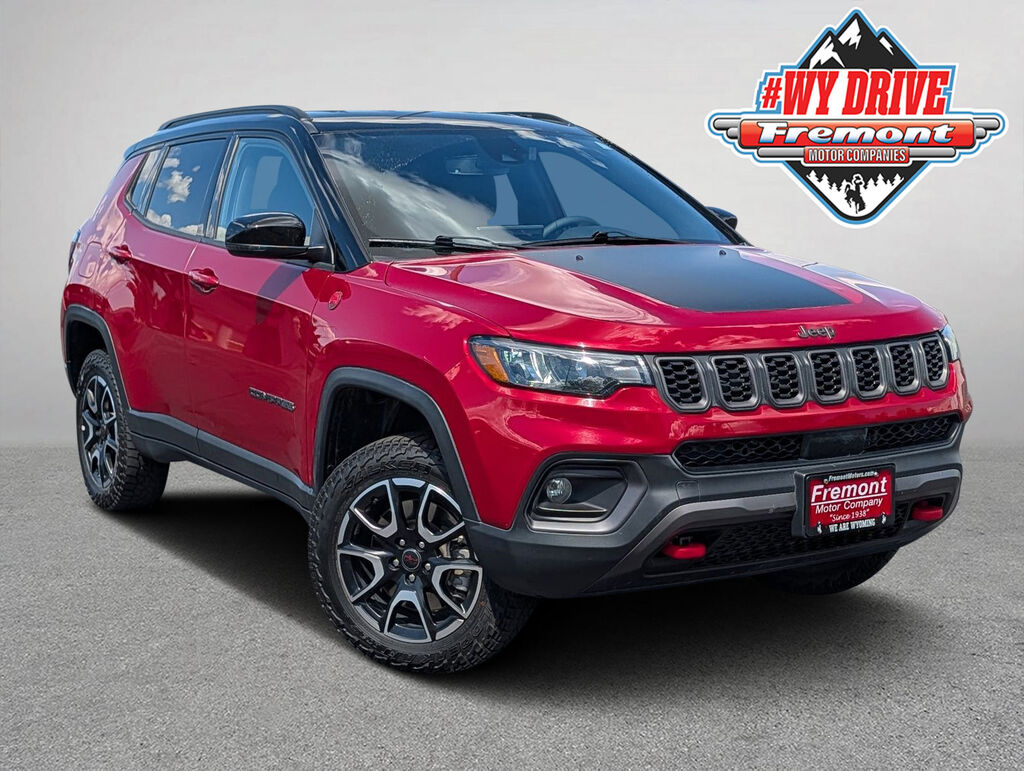 2025 Jeep Compass Trailhawk — photo 1 of 13