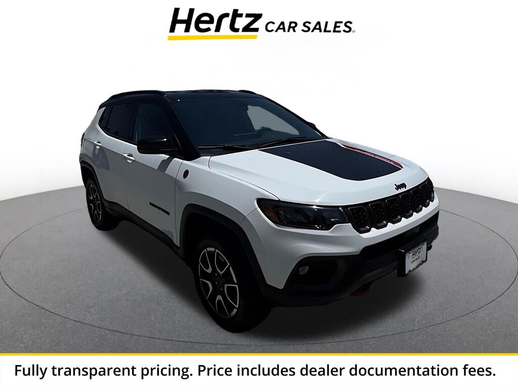 2025 Jeep Compass Trailhawk — photo 1 of 13