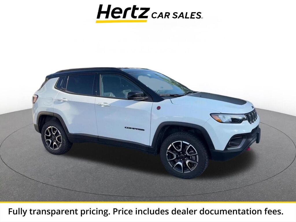 2025 Jeep Compass Trailhawk — photo 1 of 13