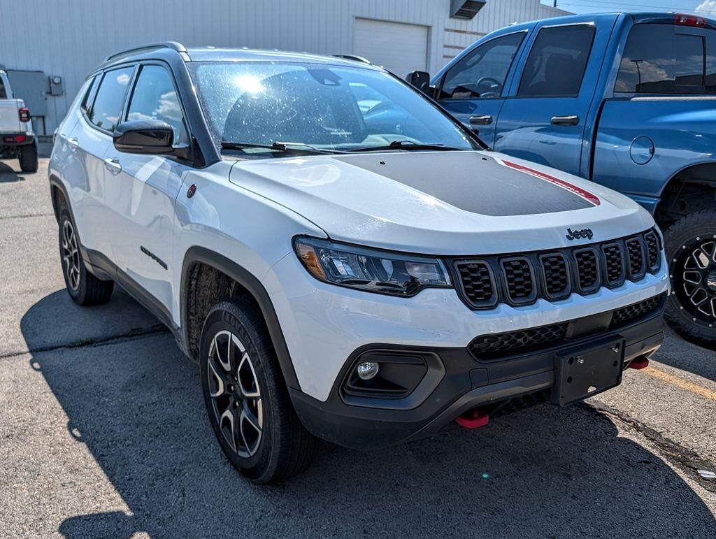 2024 Jeep Compass Trailhawk — photo 1 of 32