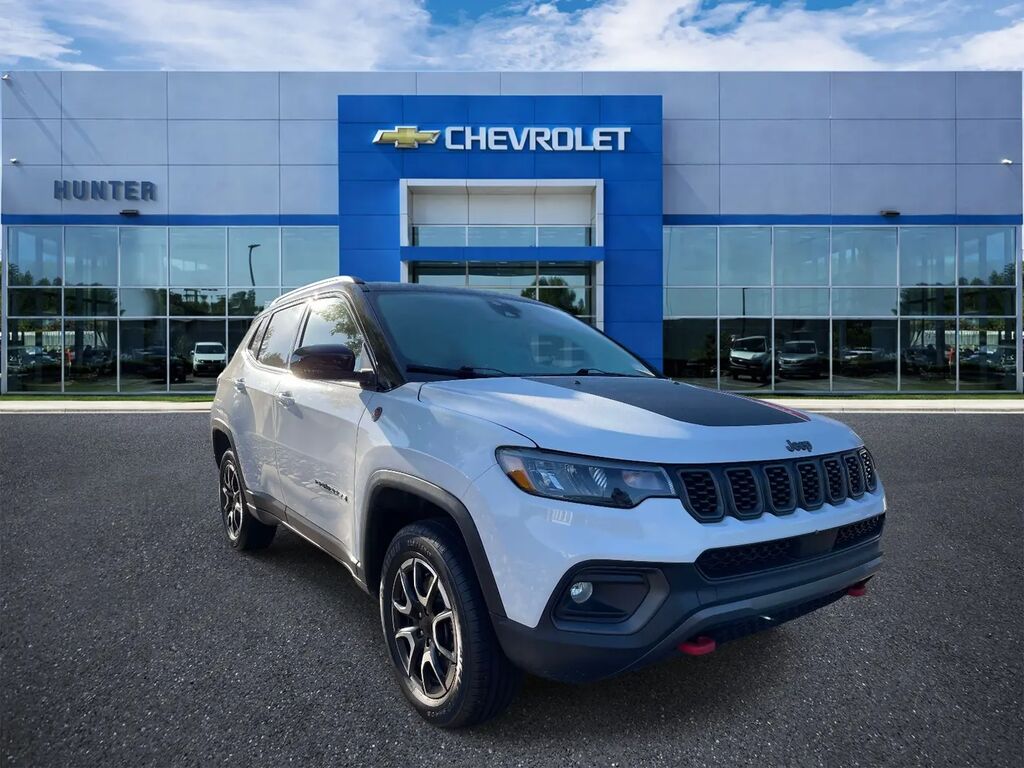 2024 Jeep Compass Trailhawk — photo 1 of 13