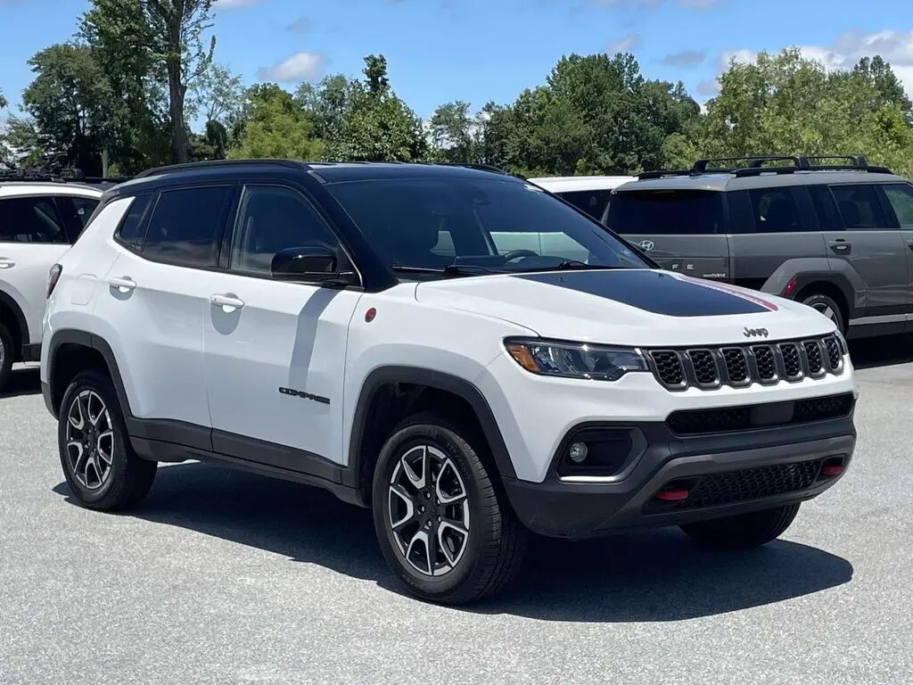 2024 Jeep Compass Trailhawk — photo 1 of 16