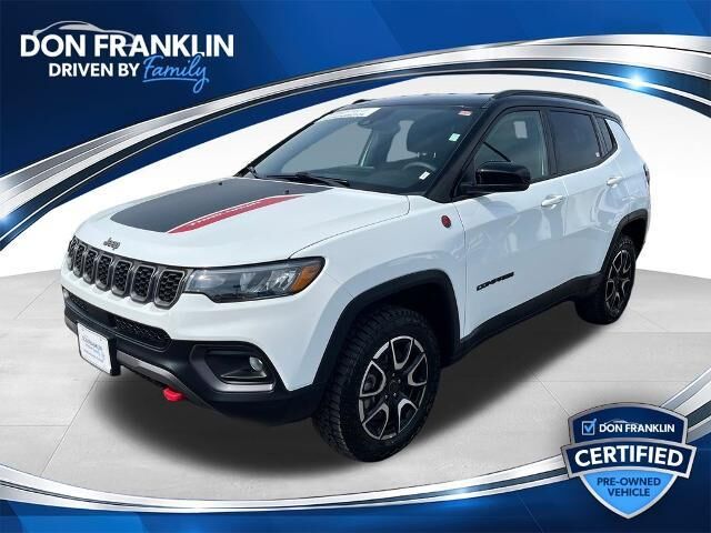 2025 Jeep Compass Trailhawk — photo 1 of 26