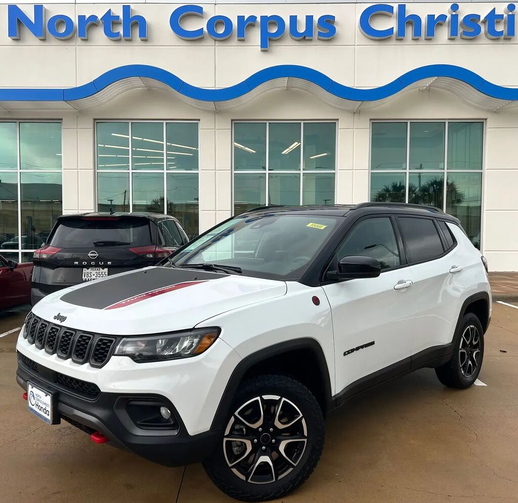 2025 Jeep Compass Trailhawk — photo 1 of 11