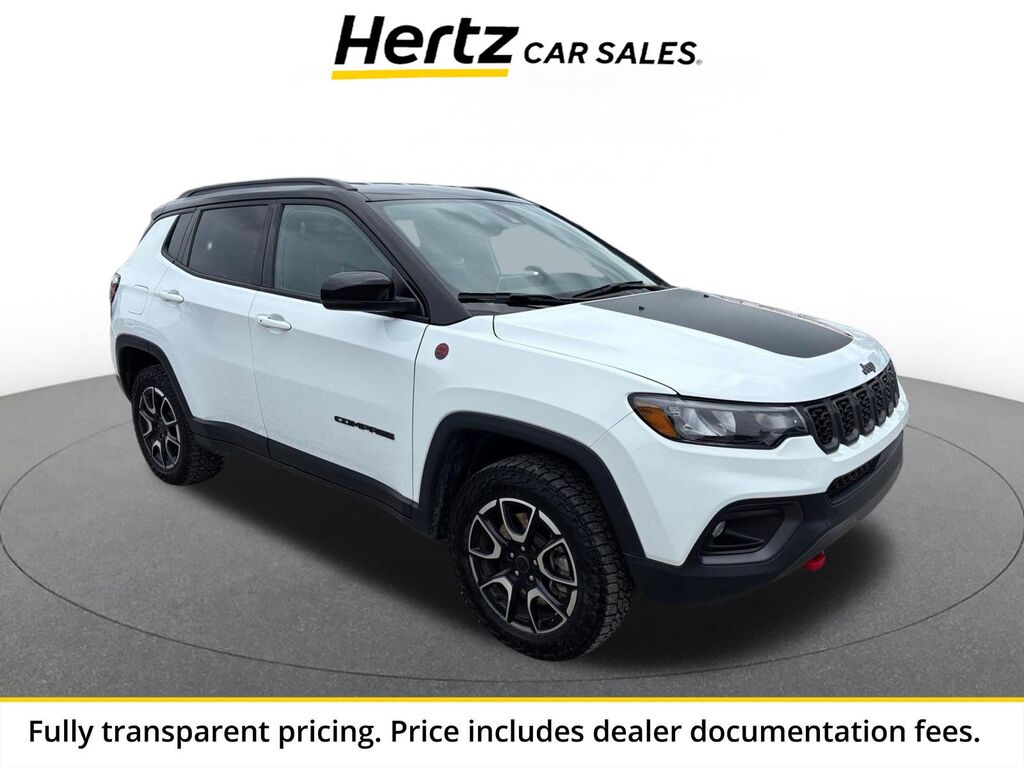 2025 Jeep Compass Trailhawk — photo 1 of 13