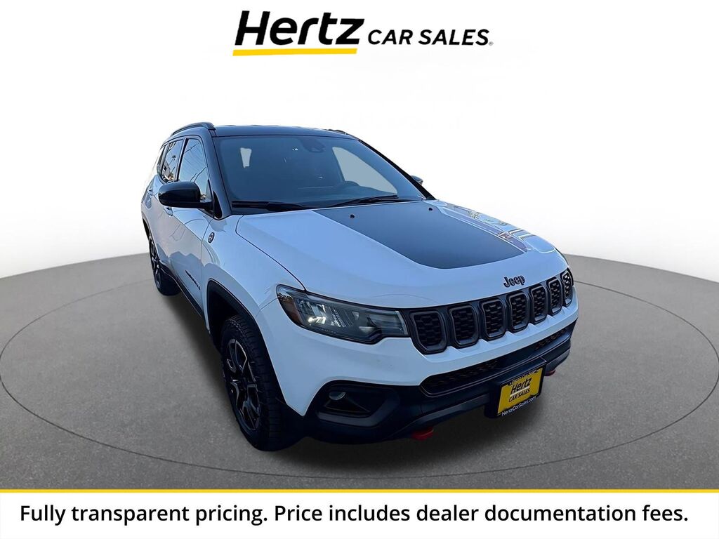 2025 Jeep Compass Trailhawk — photo 1 of 13