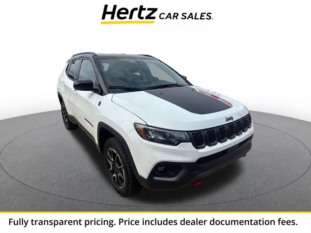 2025 Jeep Compass Trailhawk — photo 1 of 13